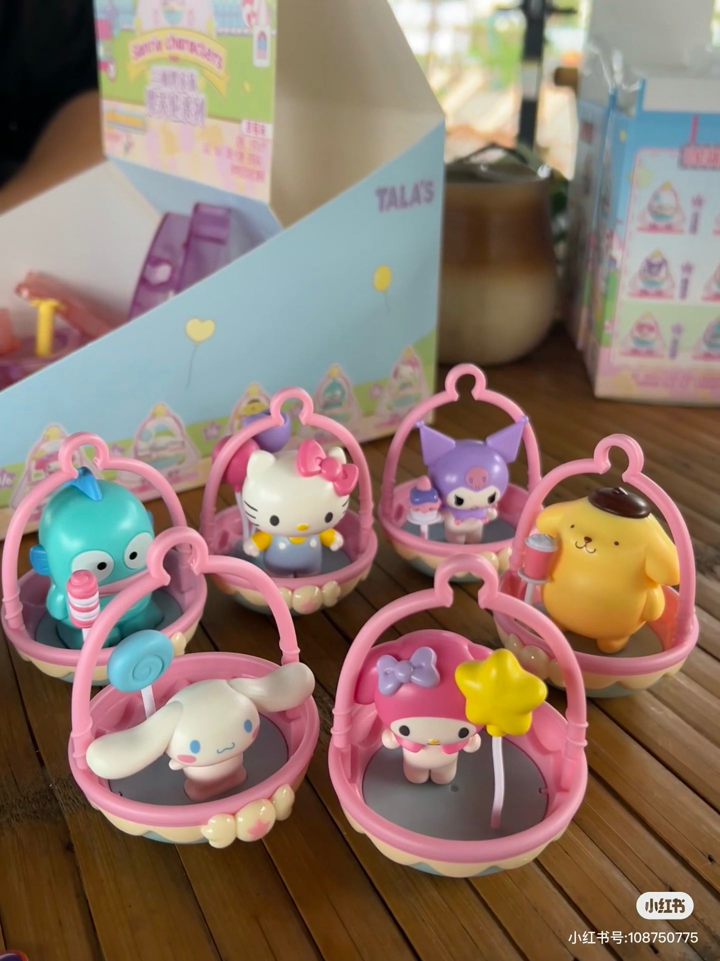 SANRIO FERRIS WHEEL