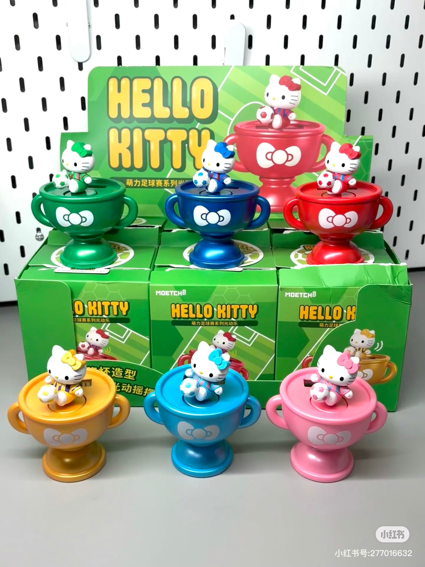 Solar powered hello kitty blind box