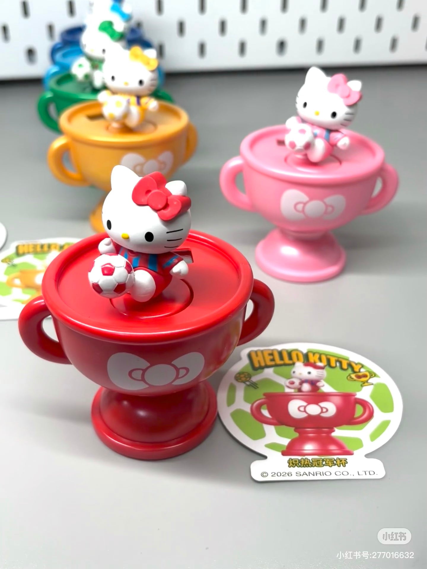Solar powered hello kitty blind box