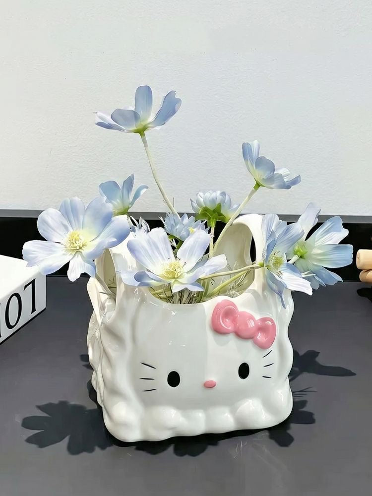 Ceramic hello kitty vase