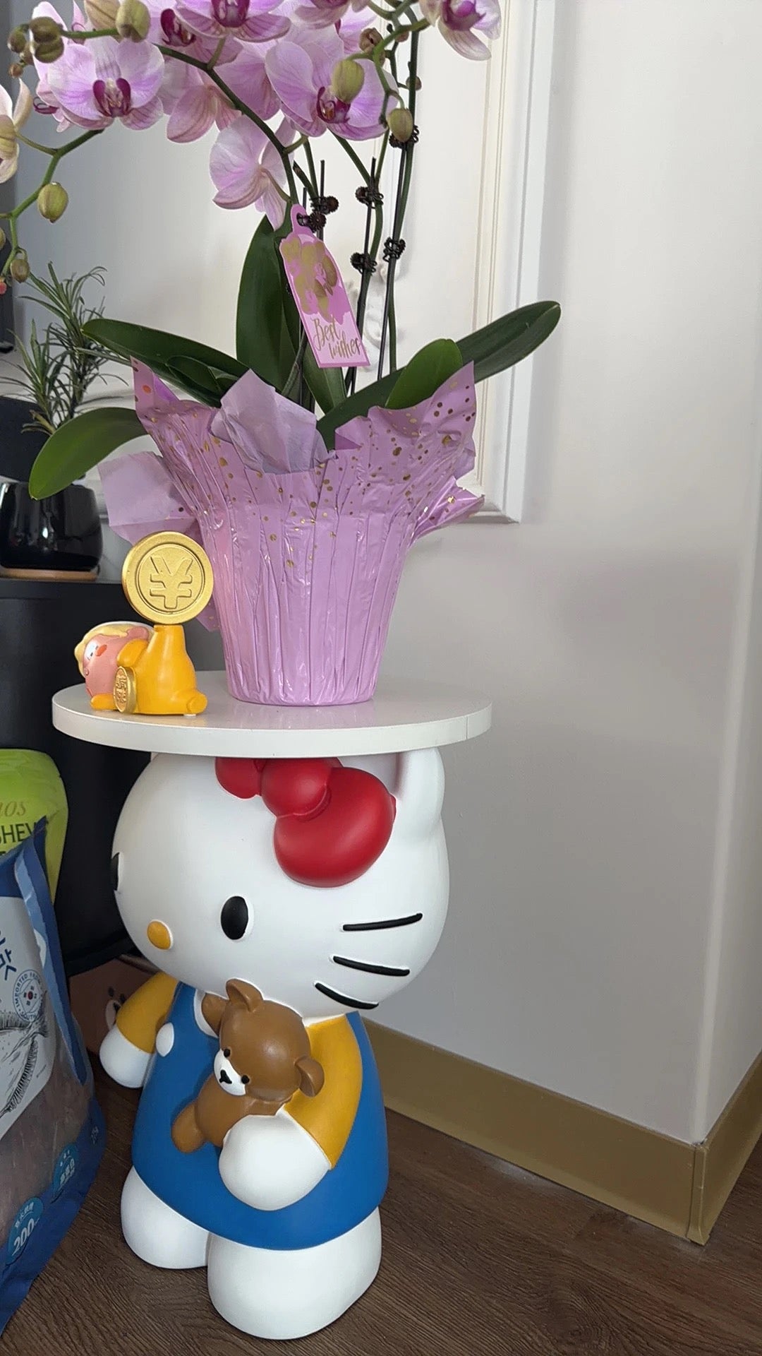 Hello kitty table