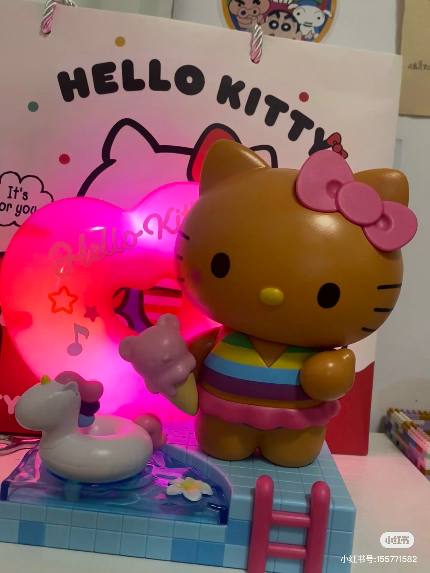 Helllo kitty charging station and speaker